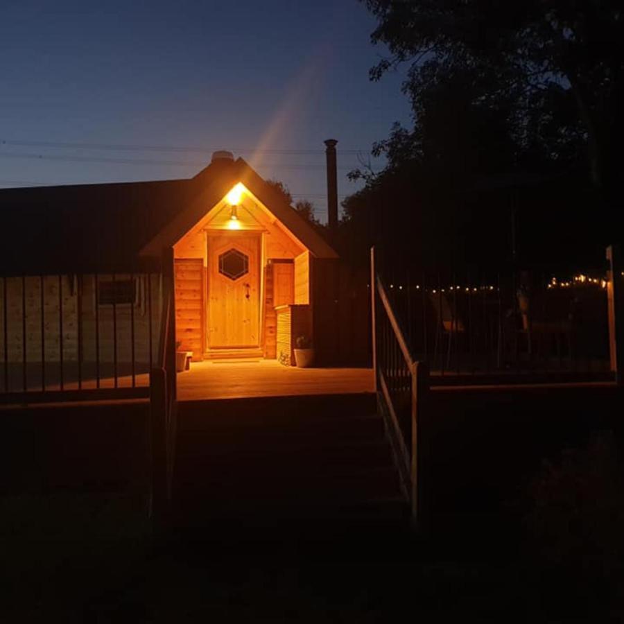 The Hive - Unique Log Cabin With Wood Burning Stove Ludchurch Exterior photo