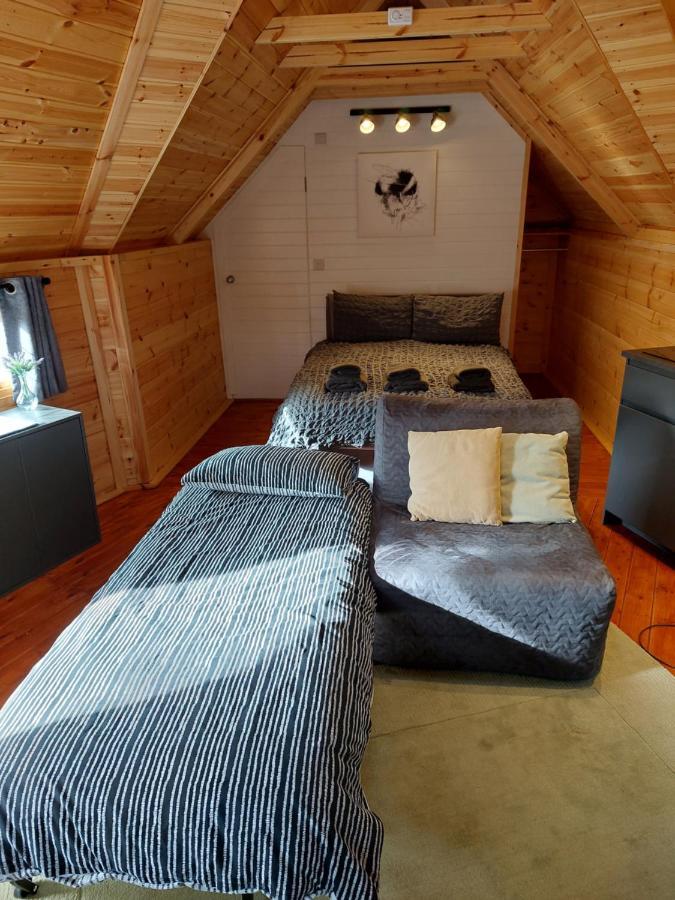 The Hive - Unique Log Cabin With Wood Burning Stove Ludchurch Exterior photo
