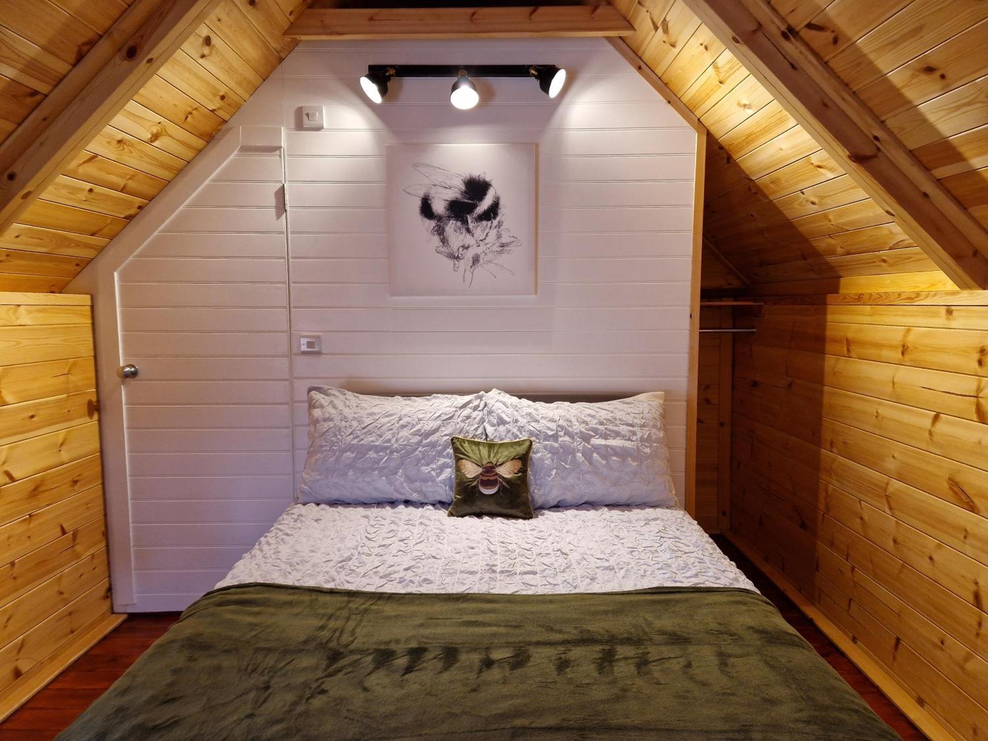 The Hive - Unique Log Cabin With Wood Burning Stove Ludchurch Exterior photo