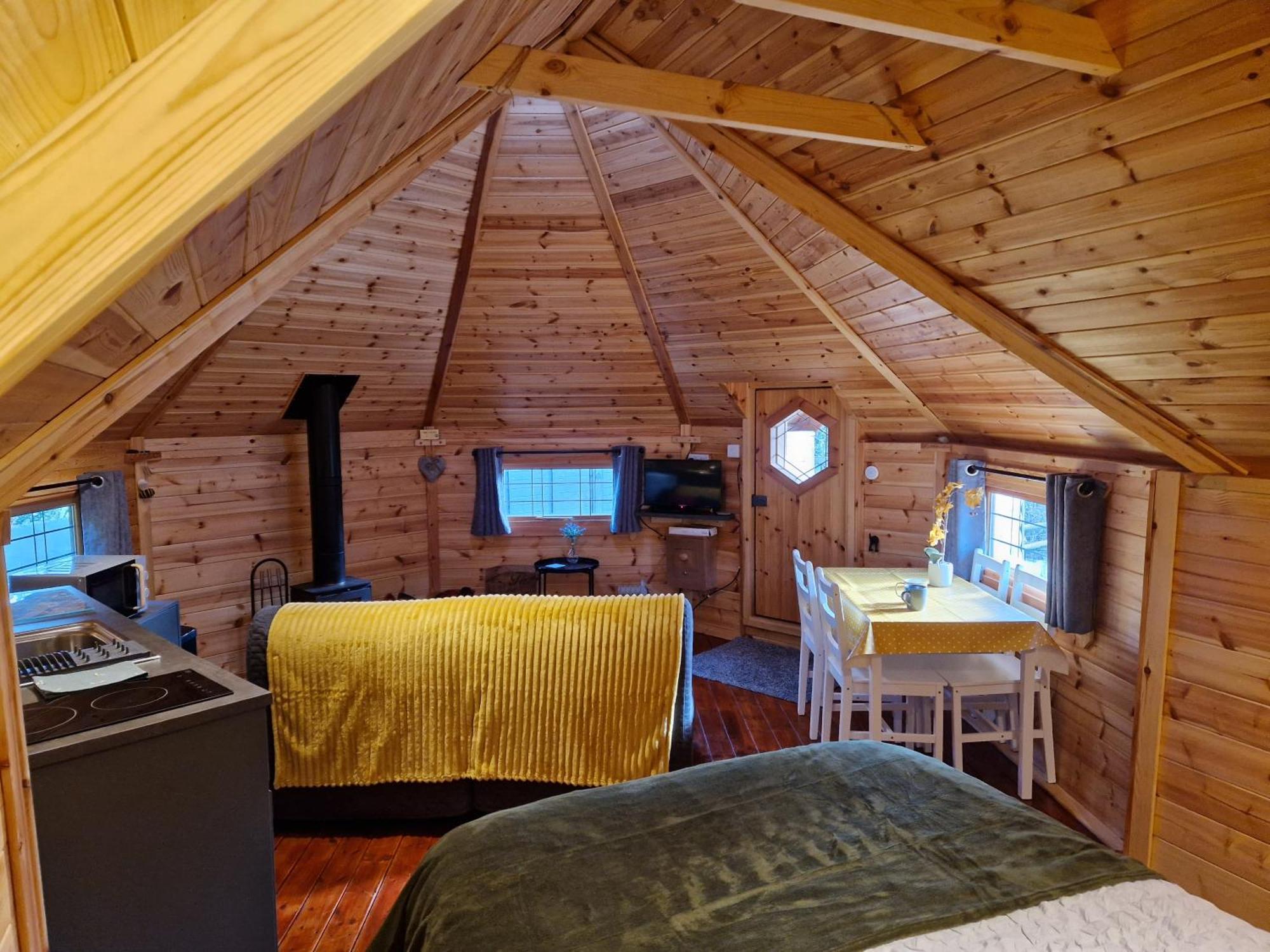 The Hive - Unique Log Cabin With Wood Burning Stove Ludchurch Exterior photo